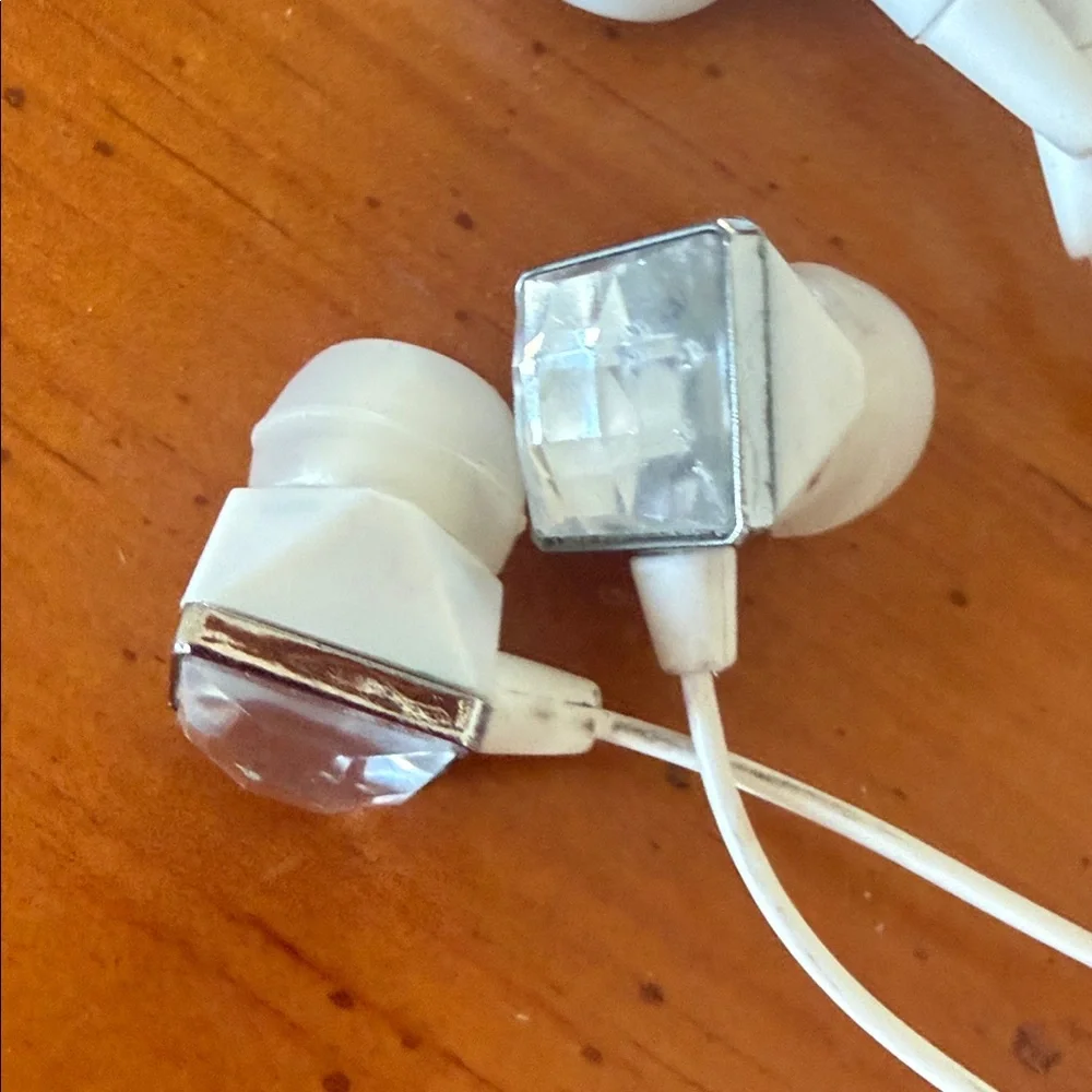 Samsung White Earbud Headphones